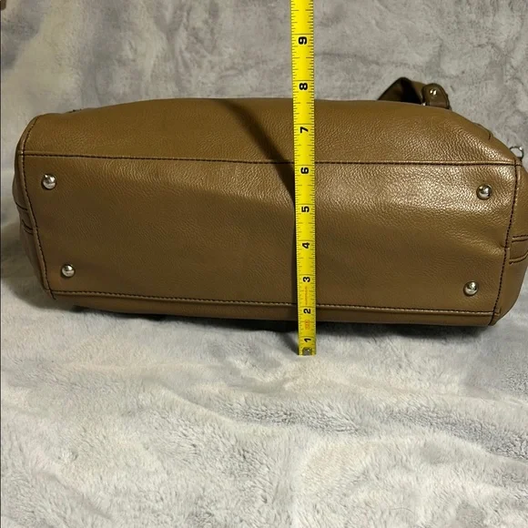 Kenneth Cole Reaction Tan Laptop Tote - Picture 4 of 16